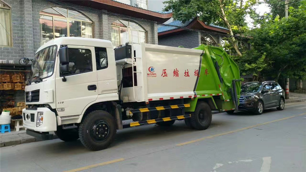What is the main point about Rear Compressor garbage truck