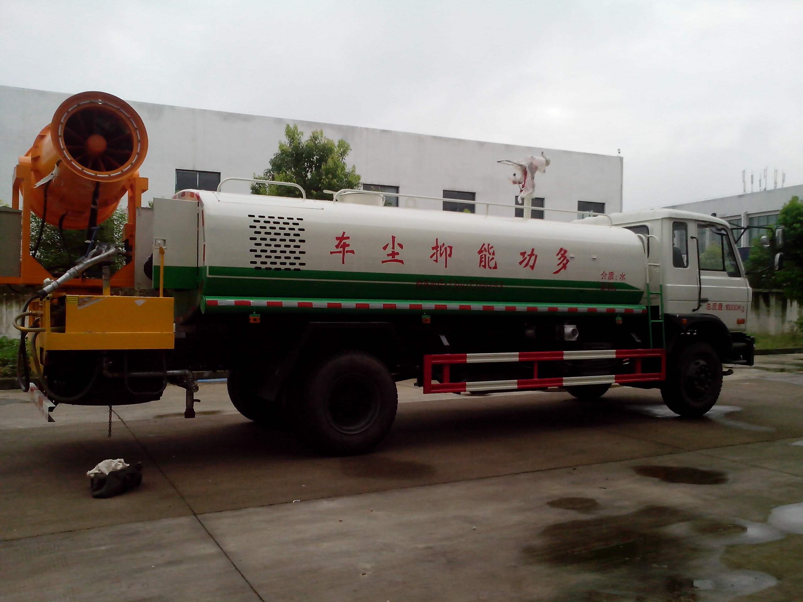Introduction of air cooling and dust suppression mist cannon on sprinkler truck