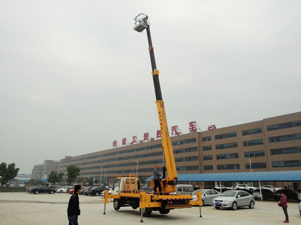 14 Meters Telescopic Type Aerial Platform Truck 