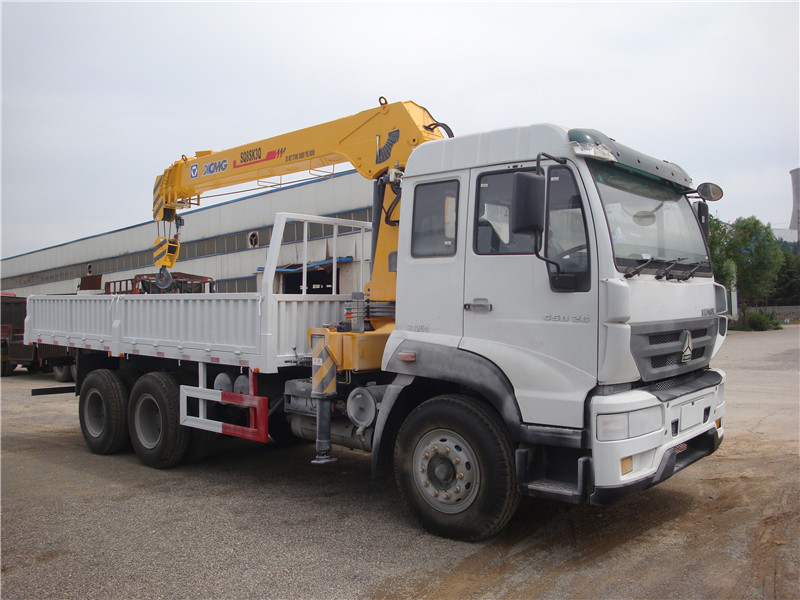 The advantage of Sinotruk HOWO 6*4 16Tons Truck With Crane