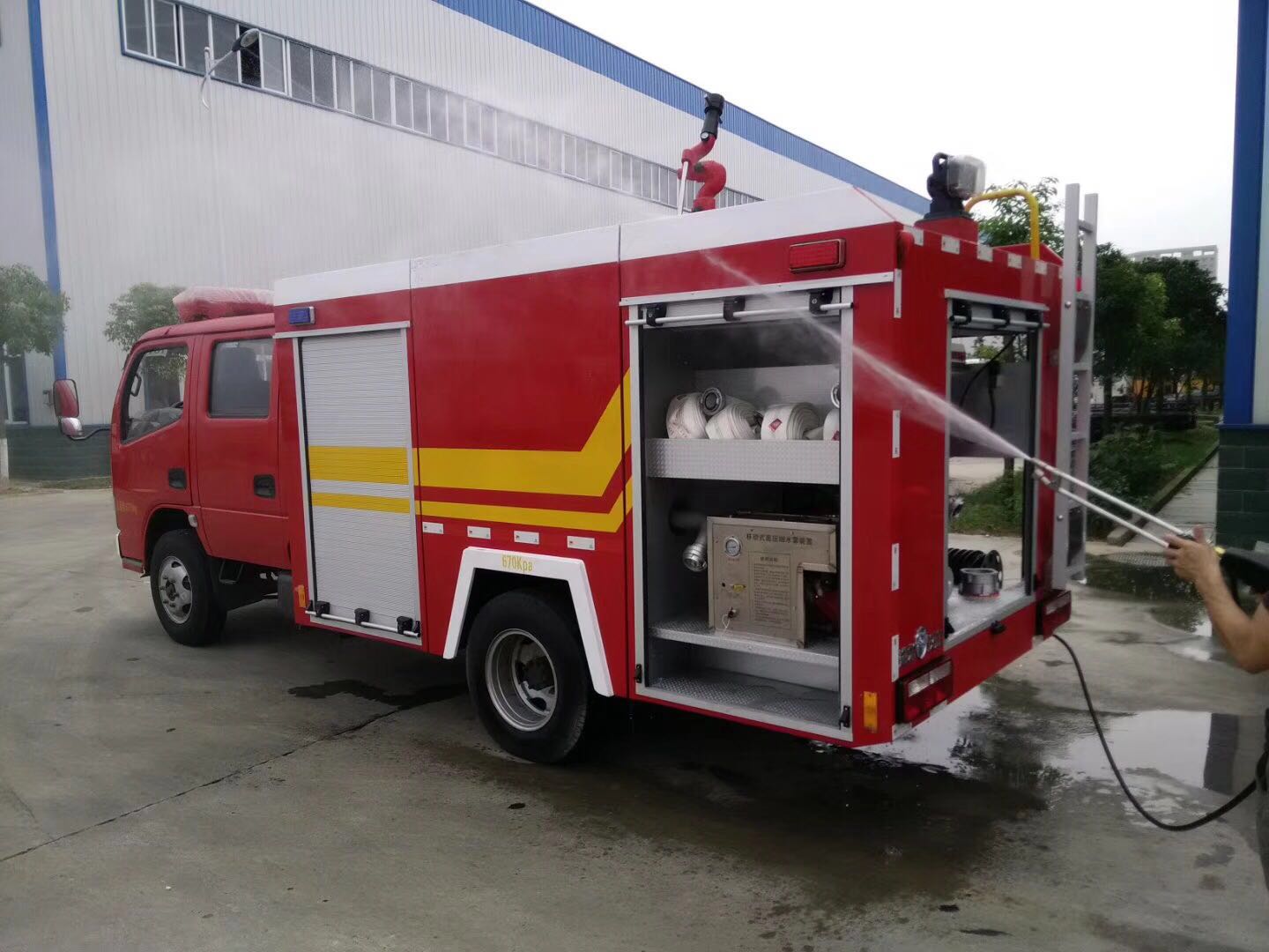 SINOTRUK HOWO 4X2 6m3 98hp Water And Foam Fire Fighting Truck